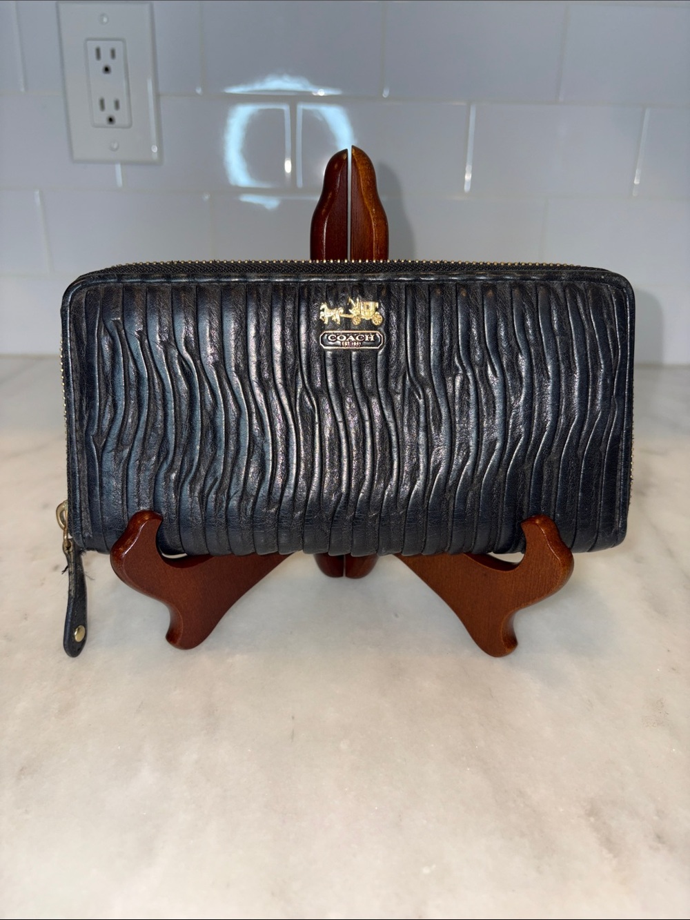 Coach leather pleated full Zip continental Wallet horse & carriage logo